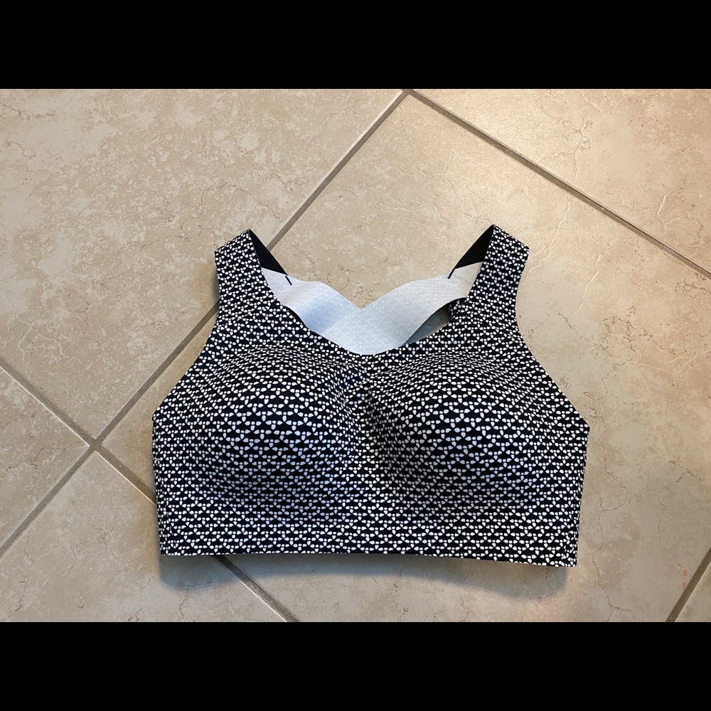 Lululemon Enlite Bra. Brand new!